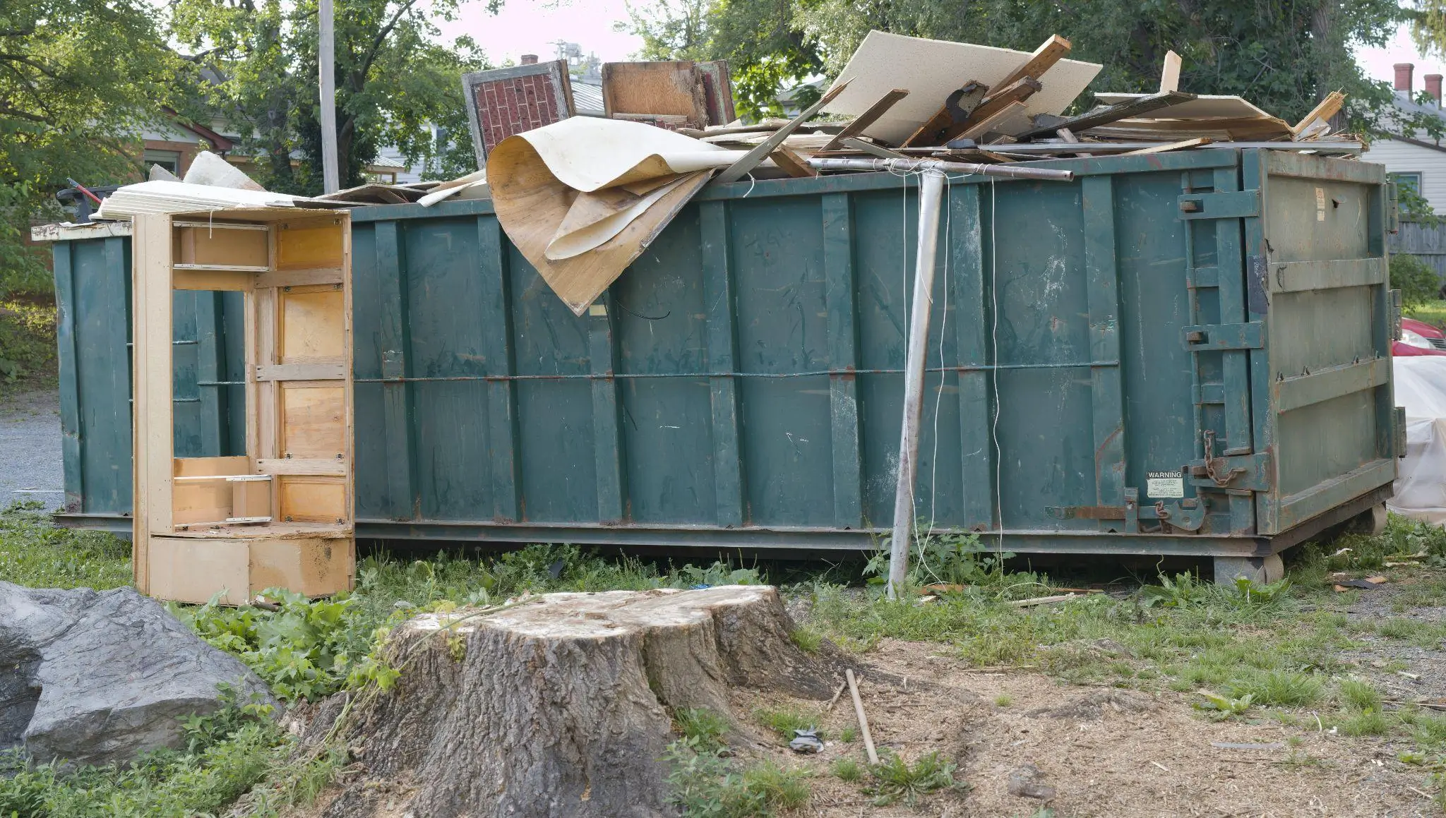 Roll-off dumpsters are perfect for large-scale projects such as constructions or estate cleanouts